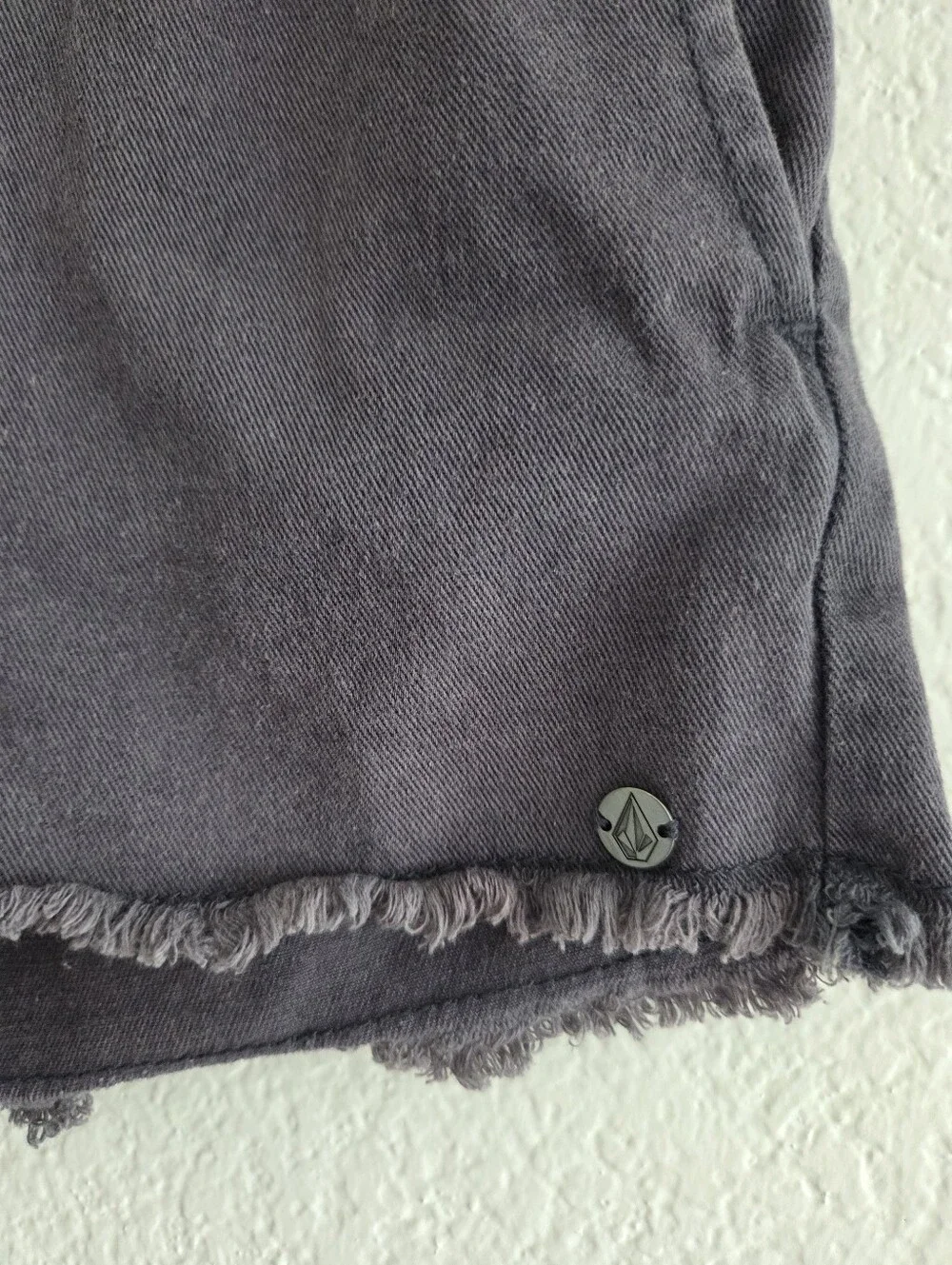 Volcom Strutin Stone Women's Drawstring Shorts Small Gray Raw Hem Cotton Casual